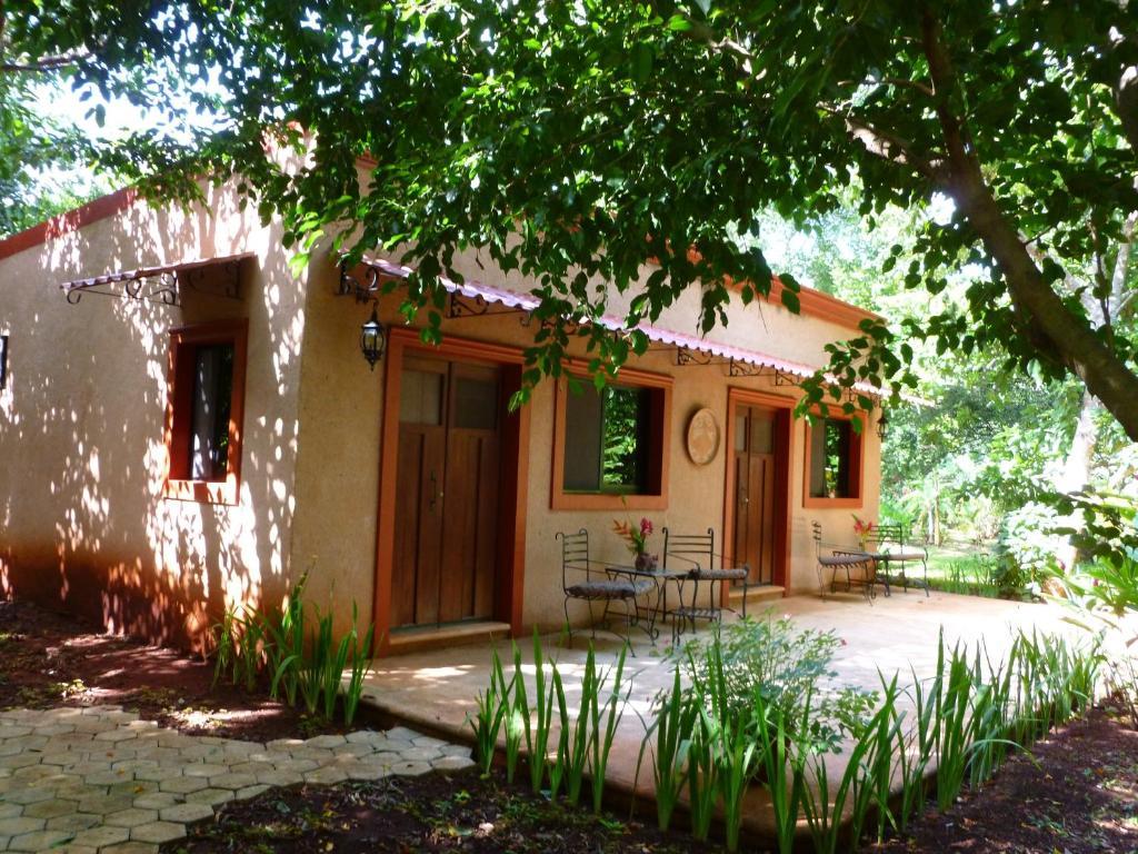 The Flycatcher Inn Retreat Hotel Santa Elena Exteriör bild